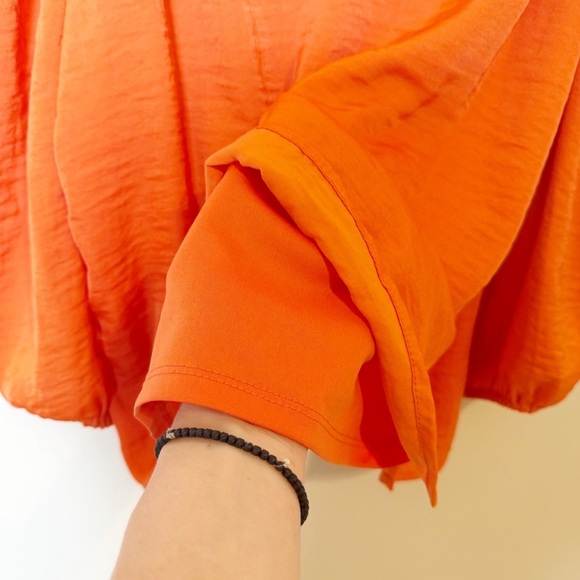 Revolve 1 State Orange V-Neck Top with flowy sleeves. Size M - Picture 5 of 9